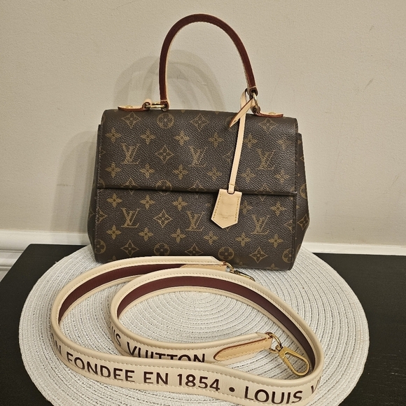 Louis Vuitton Handbags - Louis Vuitton Cluny BB Monogram Maison Strap Crossbody